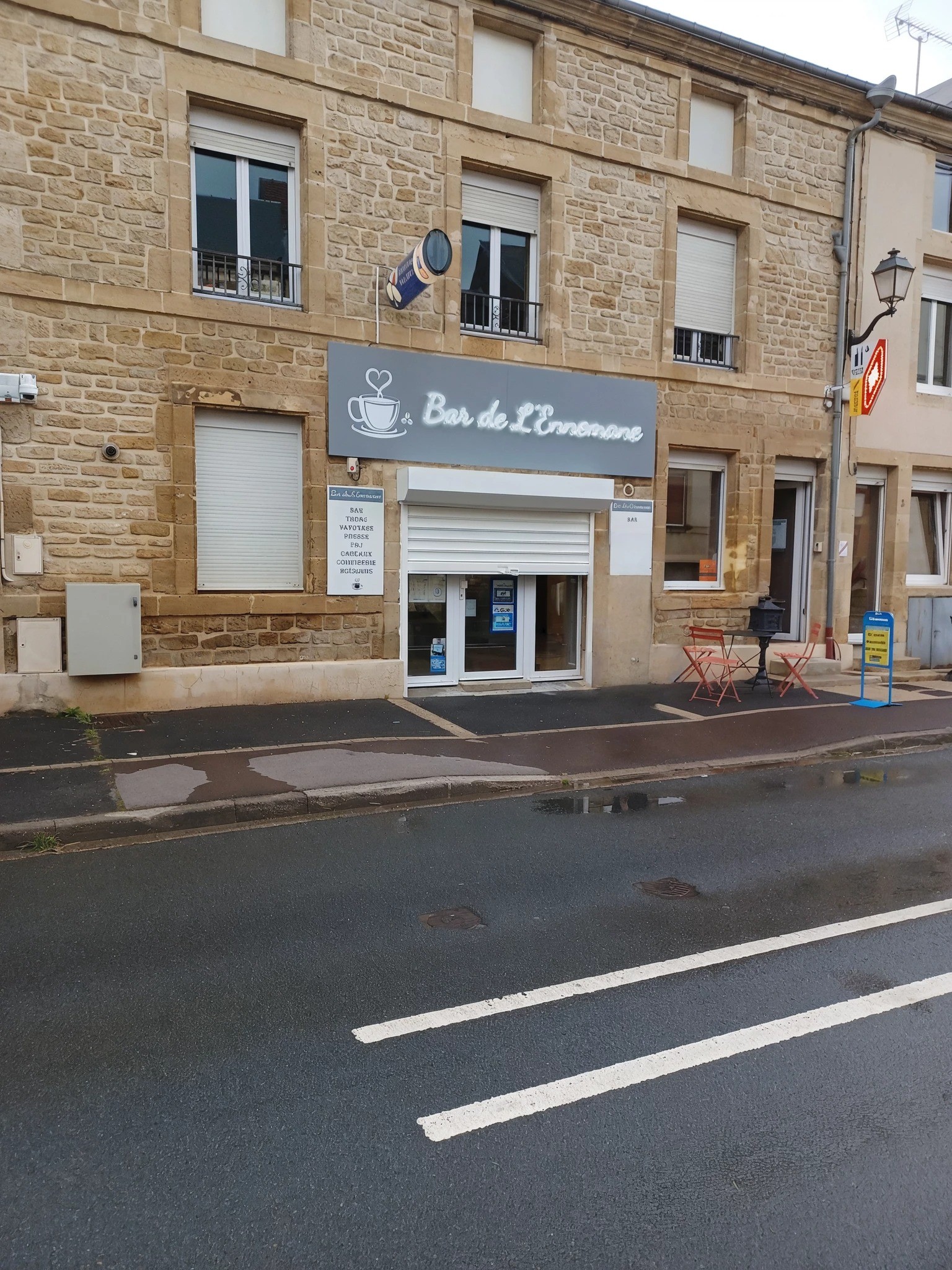 Création d’un rideau en application extérieur RAL 9010